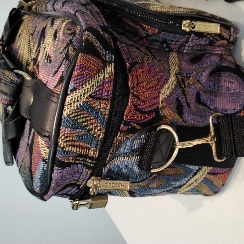 Vintage Jordache tapestry travel makeup case (13" wide x 8" high) - Picture 3 of 7